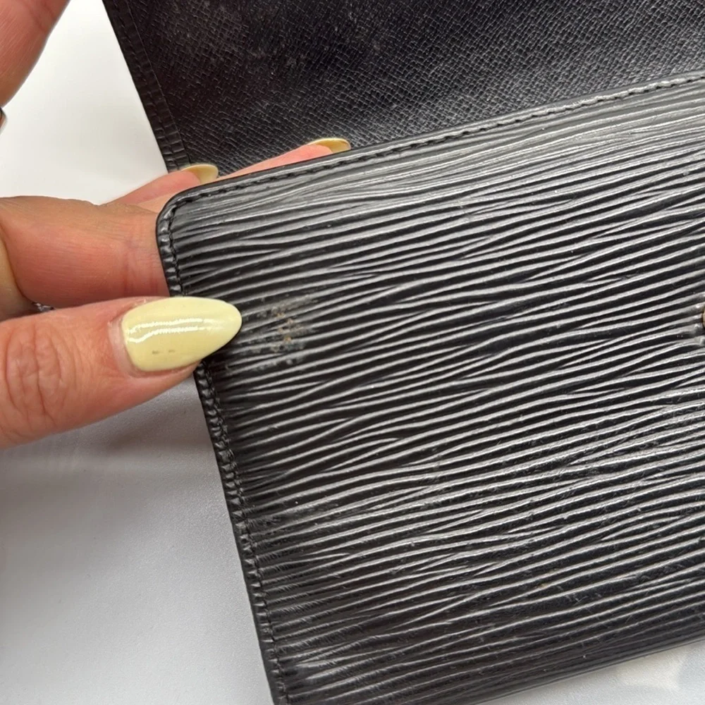 Louis Vuitton Epi Porte Tresor International Wallet Black